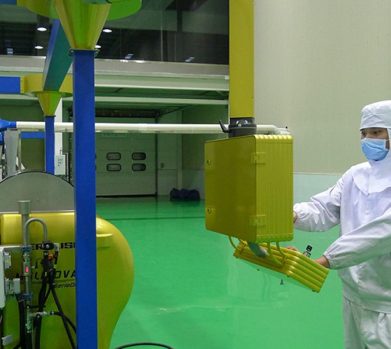 公司擁有三條原裝進(jìn)口冷榨橄欖油加工生產(chǎn)線(xiàn)，兩條德國(guó)福樂(lè)偉和一條意大利貝亞雷斯單一品種生產(chǎn)線(xiàn)，日加工鮮果能力達(dá)560噸，通過(guò)低溫純物理冷榨最大..